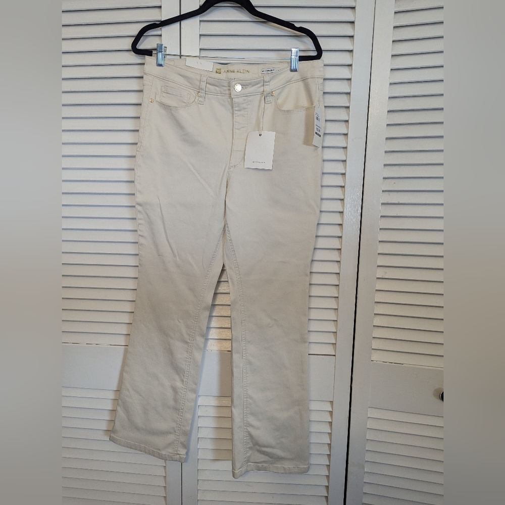 NWT Anne Klein High Rise Bootleg Cream Jeans